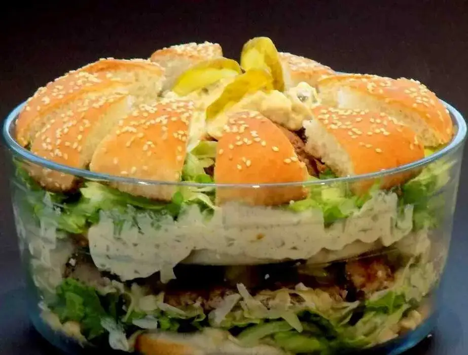 Sałatka jak z McDonald's - Przepis na domową wersję ulubionej sałatki