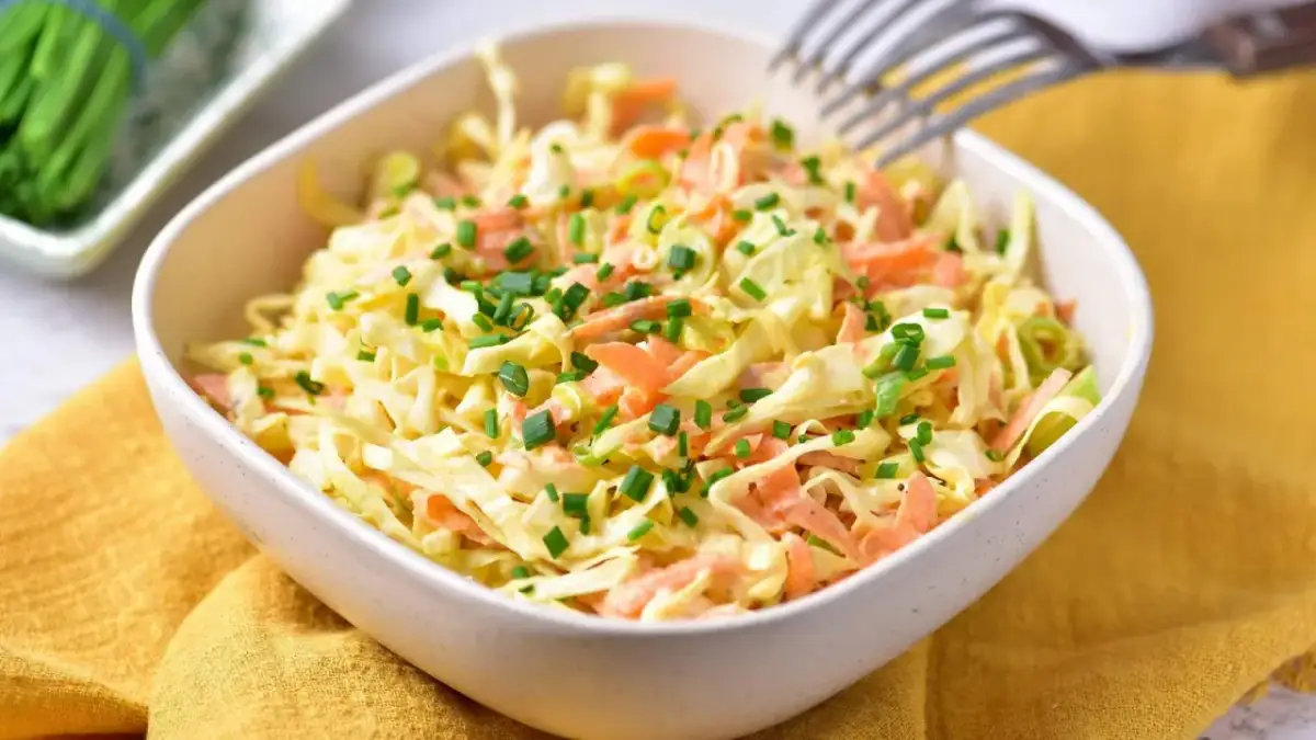 Czym doprawić surówkę z marchewki, aby zaskoczyć swoich gości?