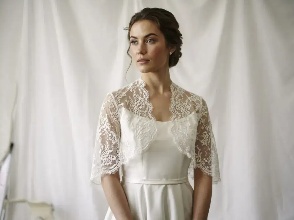 Bolerko do sukni ślubnej: Wybierz idealne okrycie marzeń!