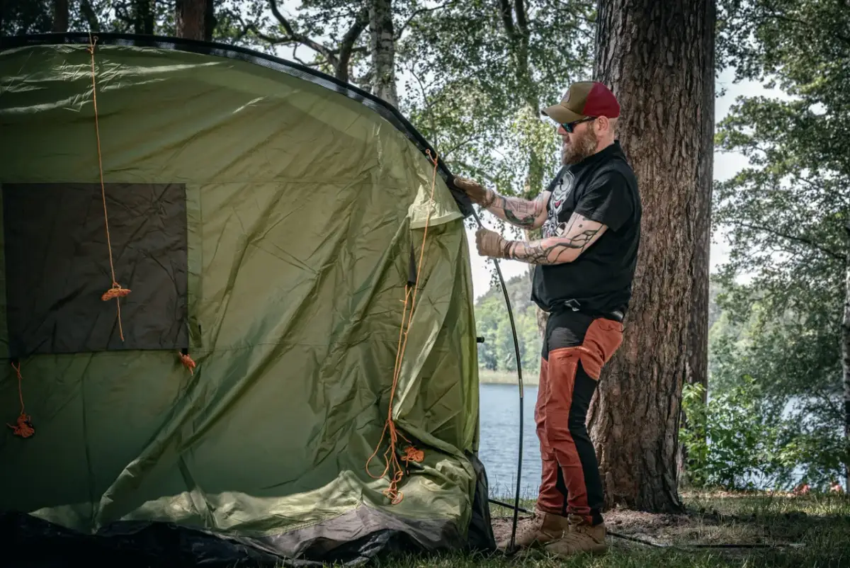 Jak rozkładać namiot - proste kroki, aby uniknąć błędów i stresu