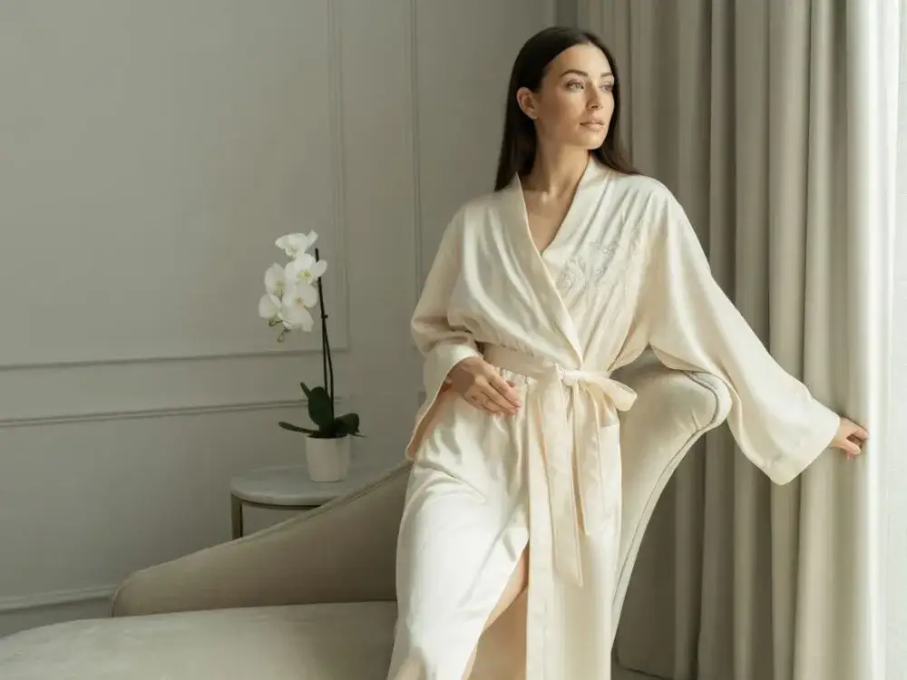 Eleganckie szlafroki jedwabne – luksus, który musisz mieć w swojej garderobie