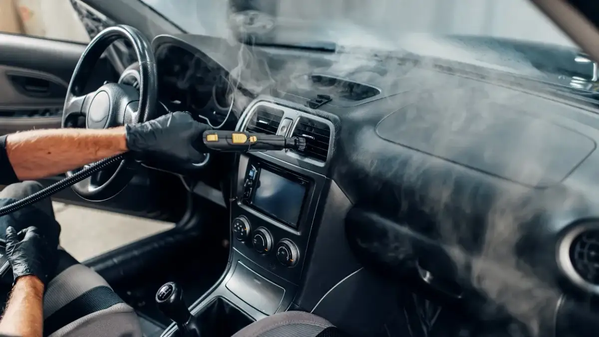 Czym czyścić auto w środku? Poradnik: profesjonalny efekt DIY