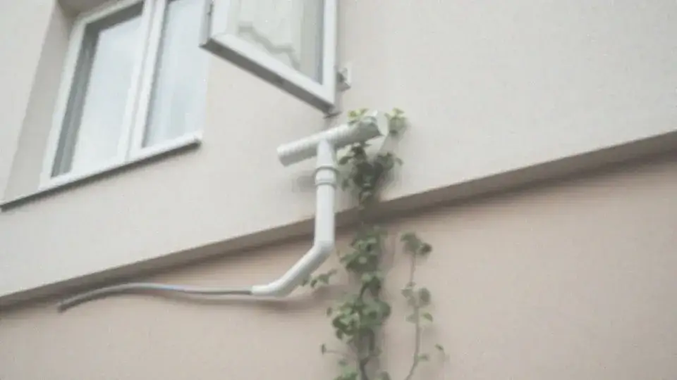 Klimatyzacja w bloku: jak odprowadzić skropliny bez ryzyka?