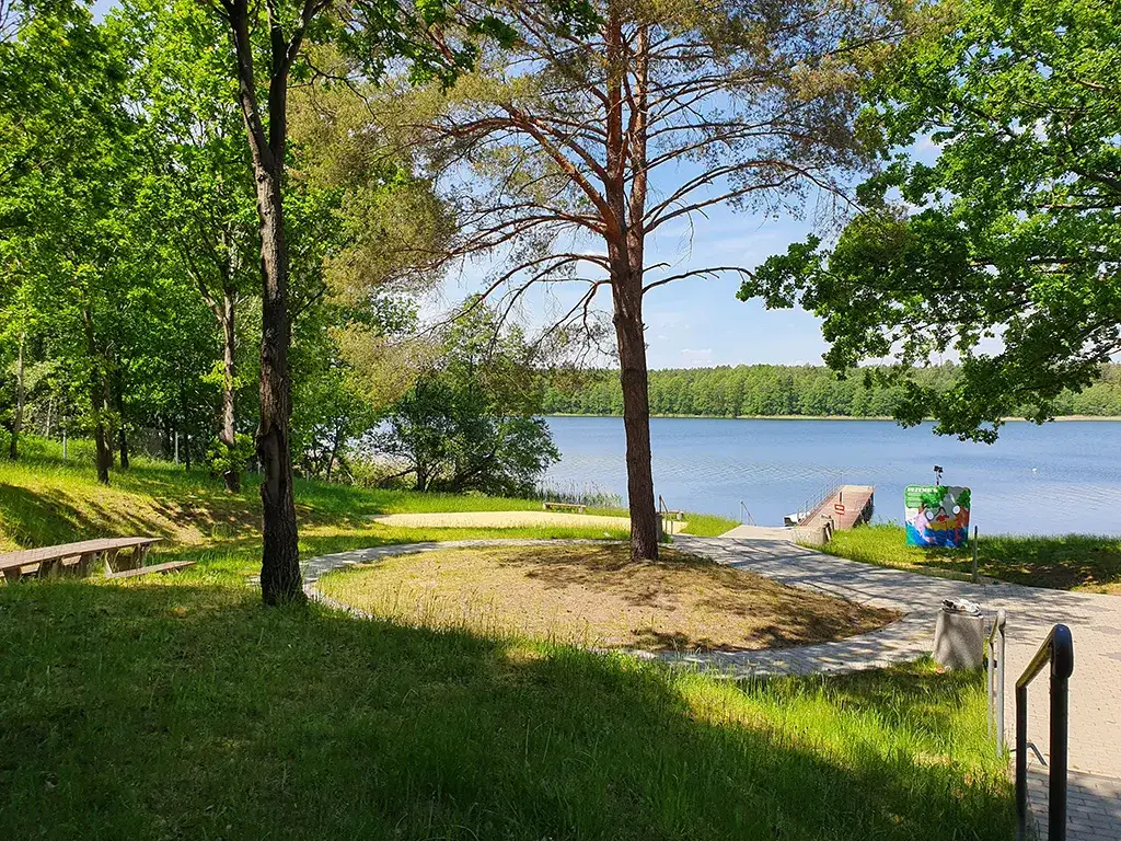 Najlepsze pola namiotowe nad jeziorem w Dolnym Śląsku na wypoczynek