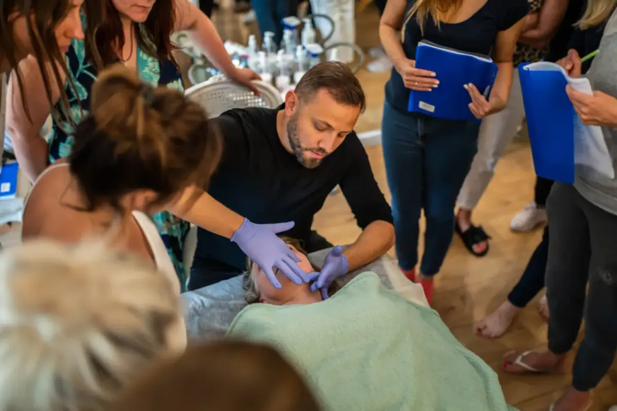 Masaż Kobido: Japoński lifting twarzy bez skalpela? Sprawdź!