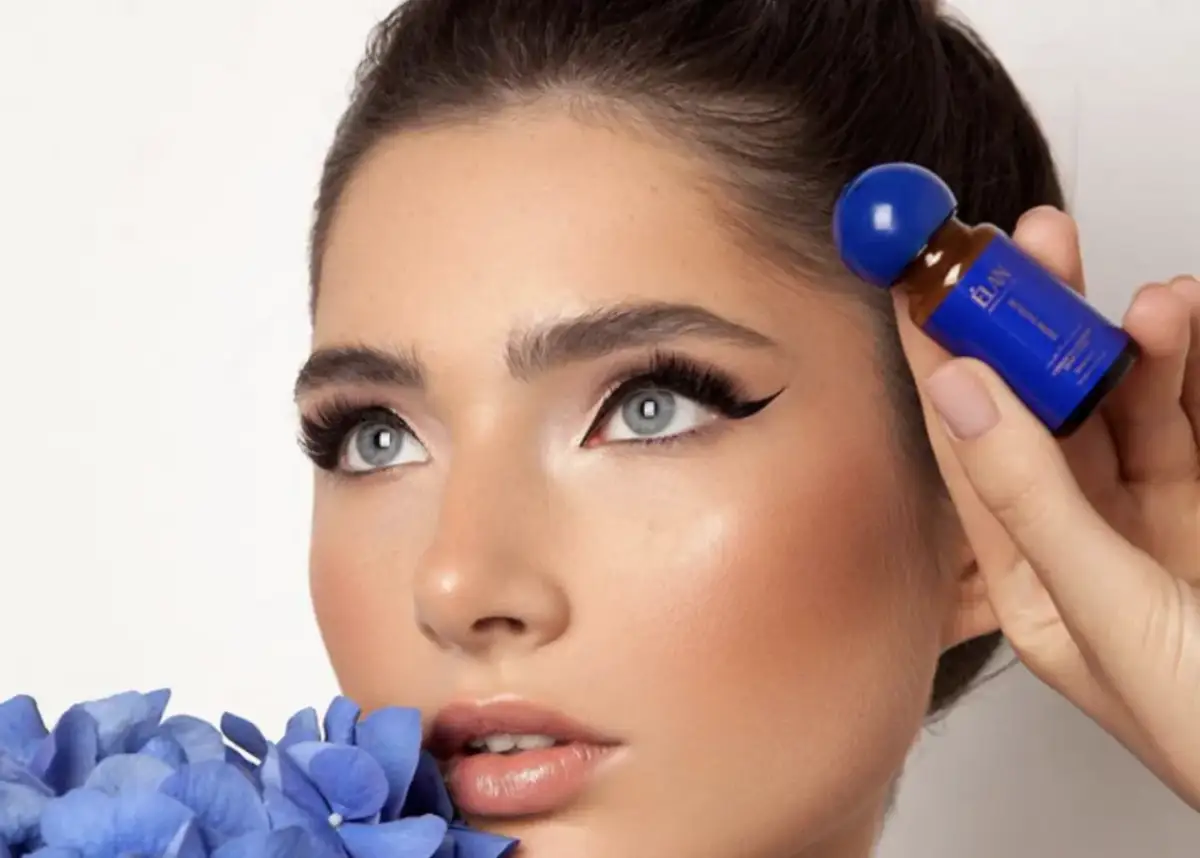 Oto sposób na bezpieczną korektę koloru brwi. Odkryj system do usuwania odcieni