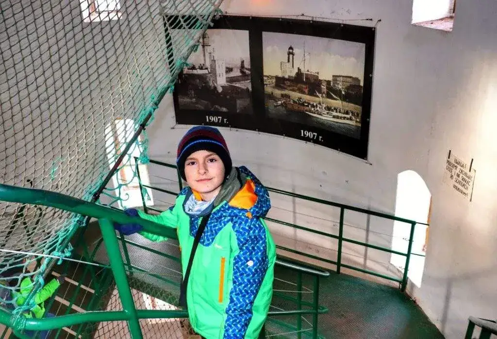 Ile schodów do latarni morskiej w Kołobrzegu? Przygotuj się na wspinaczkę