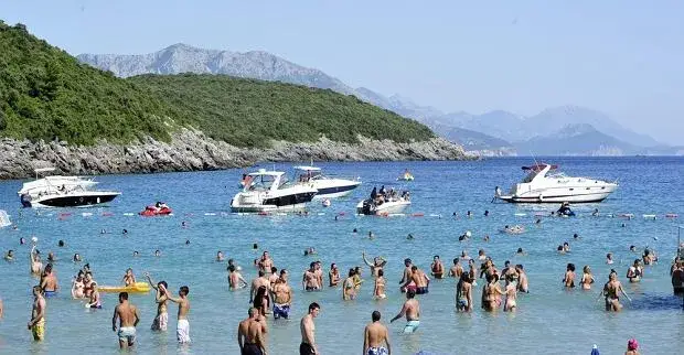 Co zabrać na wakacje do Czarnogóry, aby uniknąć nieprzyjemnych niespodzianek