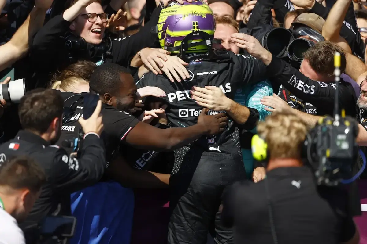 Mercedes AMG F1 Team: Historia, osiągnięcia i przyszłość zespołu