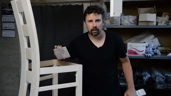 Jak pomalować krzesła na biało? Poradnik krok po kroku