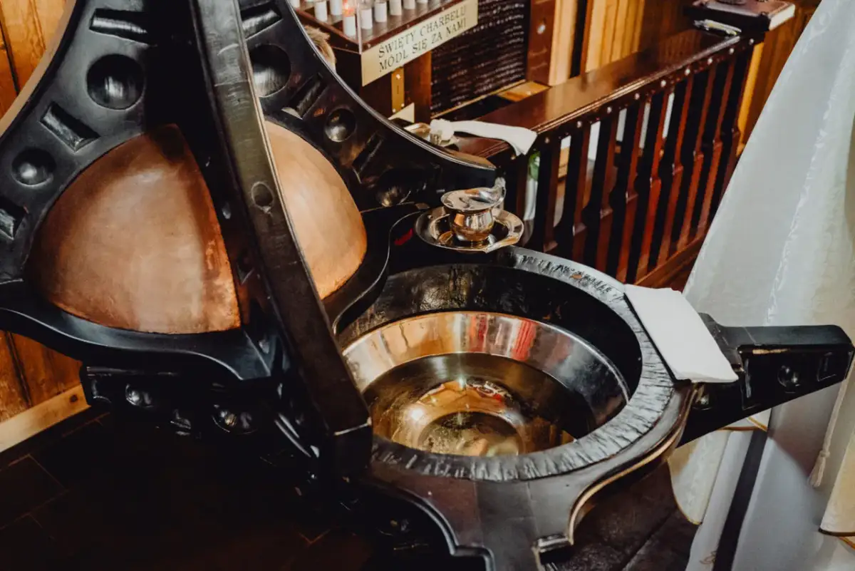 Ile trwa chrzest w kościele? Poznaj czas trwania ceremonii i tajemnice