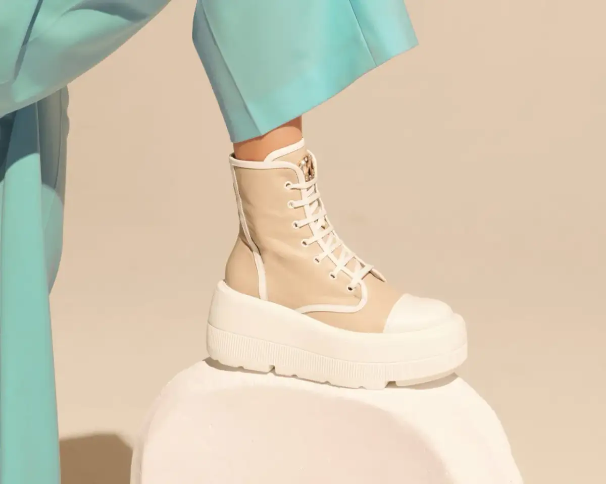 Jakie buty do spodni w kant, aby uniknąć modowych wpadek?