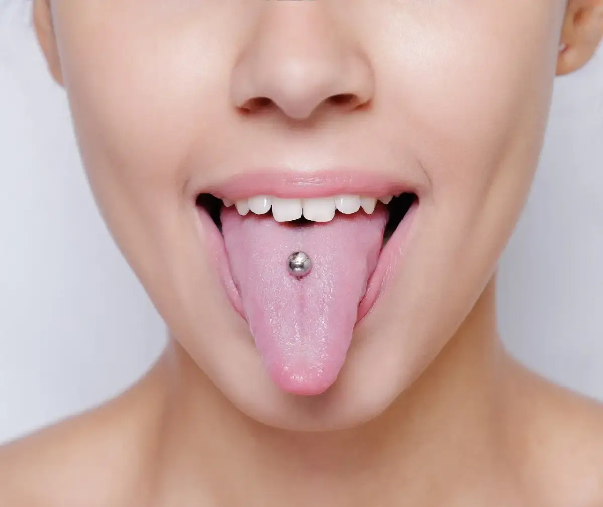 Kolczyk w języku po zagojeniu: Jaki wybrać? Poradnik