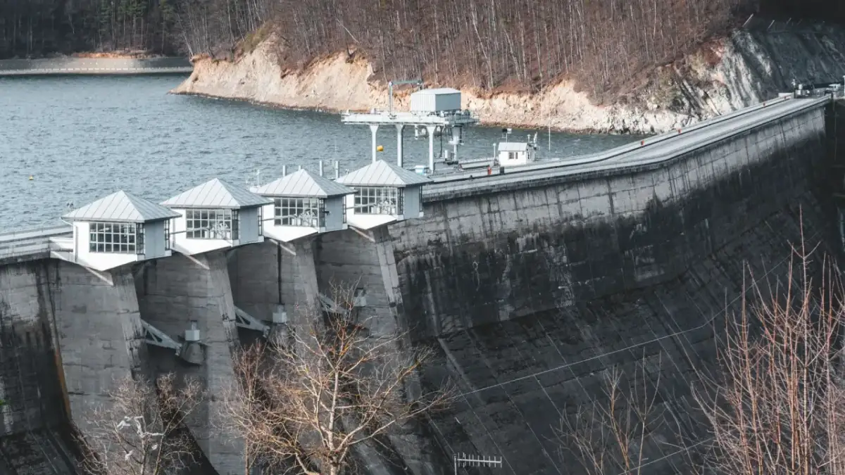 Jezioro Solińskie: Twój przewodnik po bieszczadzkim raju
