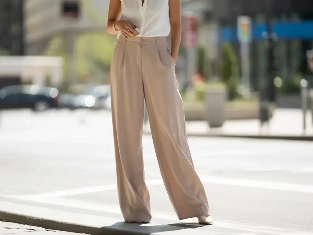 Myślę, że "Lniane spodnie i bluzka: Sekrety letniej elegancji. Jak je łączyć?" będzie najlepszym wyborem.