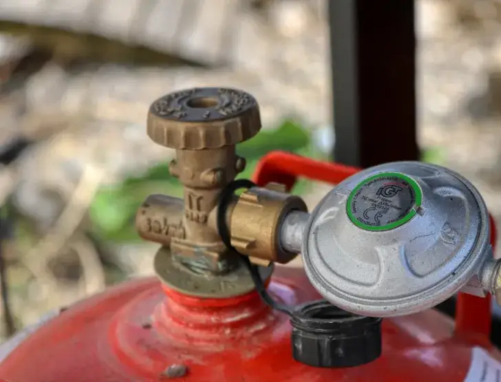 Jak opróżnić butlę LPG bezpiecznie i uniknąć niebezpieczeństw