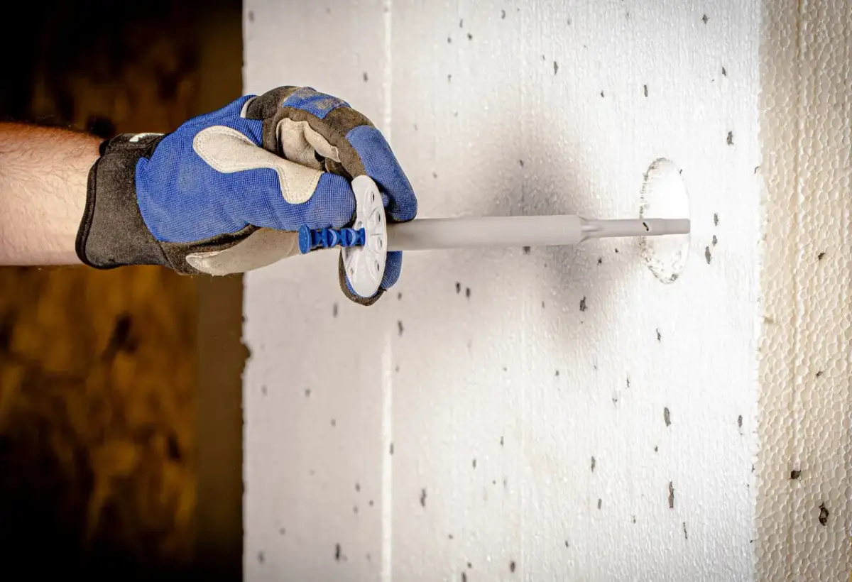 Jakie kołki do ocieplonej ściany – uniknij błędów przy montażu