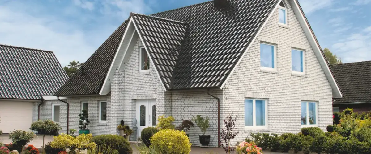 Dachówka Roben – czy warto inwestować w ten materiał budowlany?