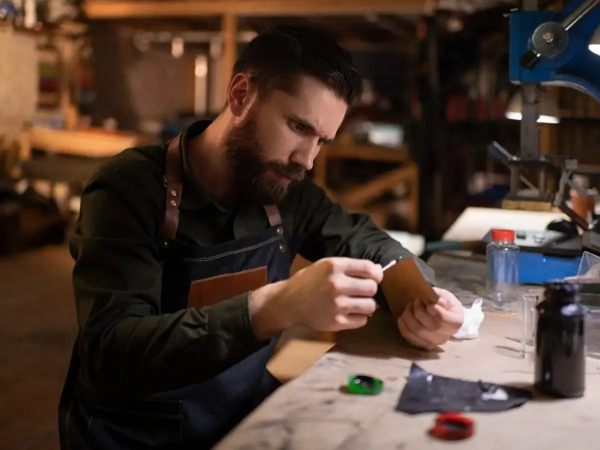 Czym skleić bak paliwa? Metal i plastik krok po kroku