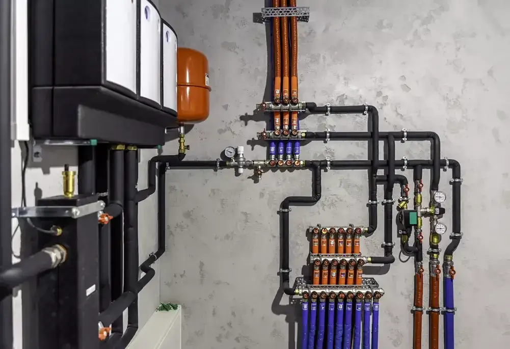 Jakie są bezpieczne temperatury ciepłej wody w bloku dla zdrowia?