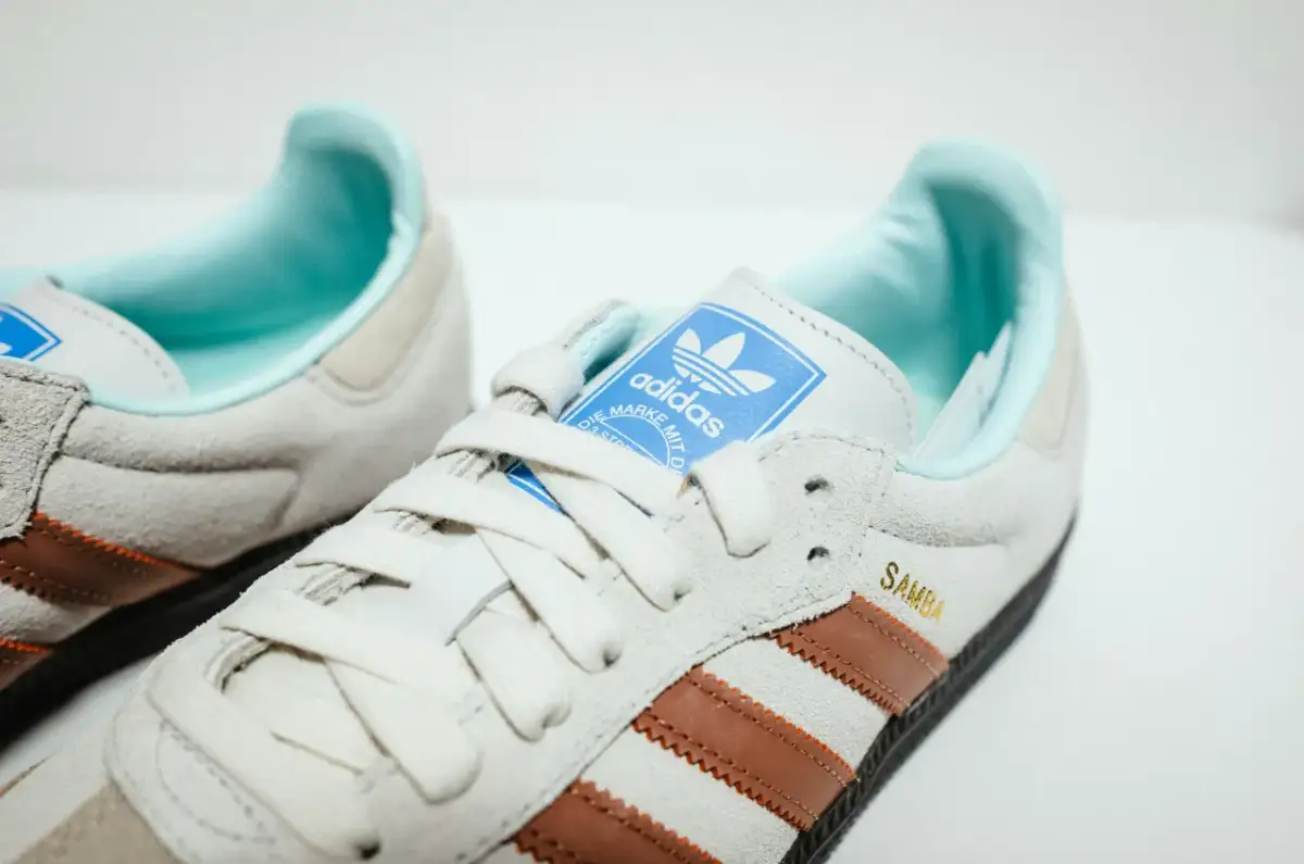 Bolesne zapiętki w mokasynach? 7 sposobów na ulgę i komfort