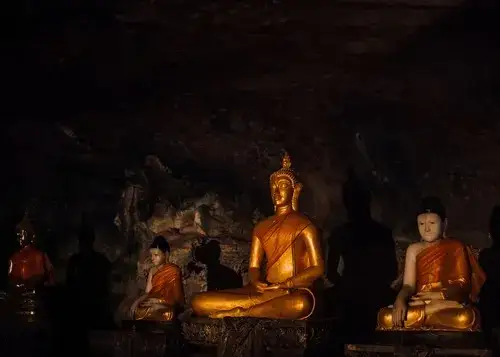 Cztery prawdy buddyzmu: zrozumienie cierpienia i drogi do wolności