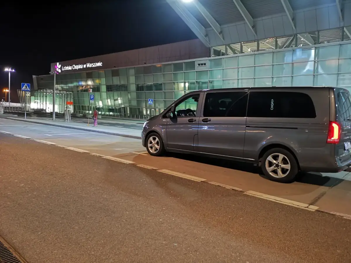 Dojazd z Lotniska Chopina do hoteli: Wybierz najlepszy transport!
