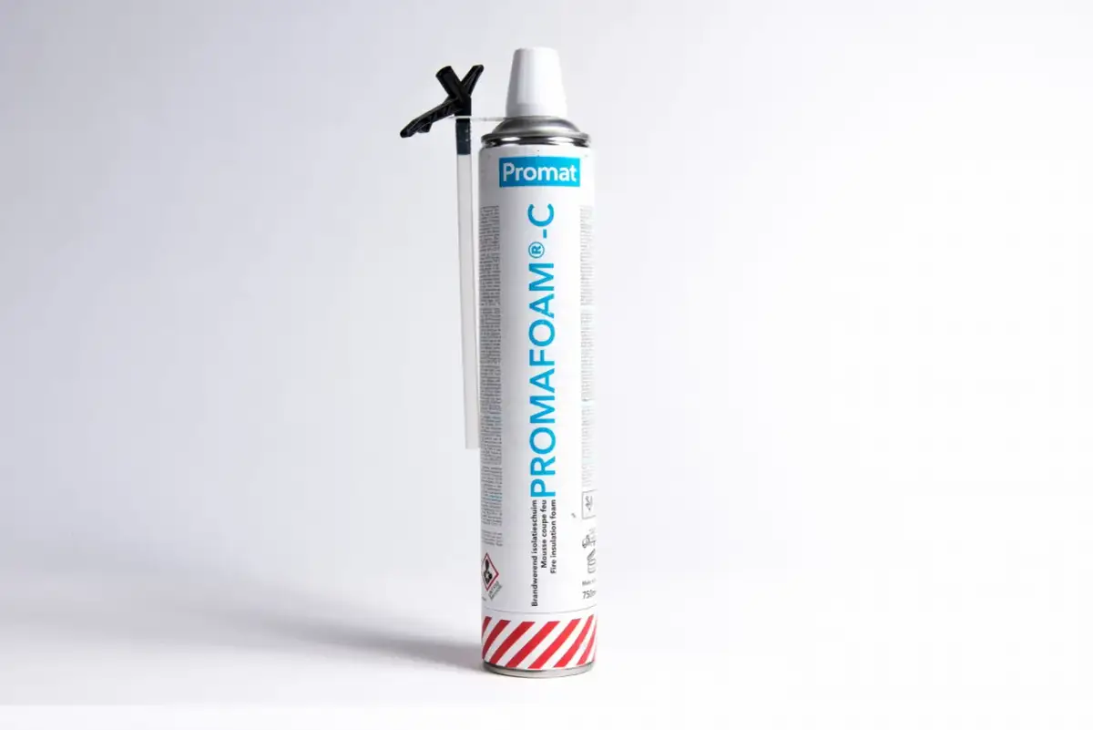 Pianka ogniochronna do komina Promat PROMAFOAM®-C z aplikatorem. Zapewnia bezpieczeństwo i izolację.