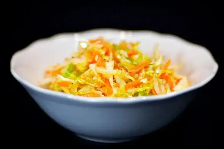 Salade de chou chinois : recette facile, croquante et savoureuse