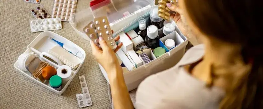 Jak przewieźć leki bez lodówki? Sprawdź bezpieczne metody!