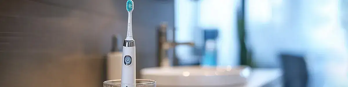 Szczoteczka soniczna do aparatu: Wybierz idealną i czyść jak ekspert