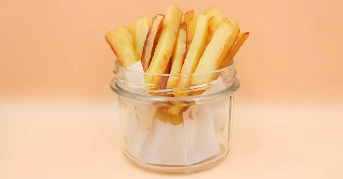 Frytki z patelni: Przepis na chrupkość lepszą niż z restauracji