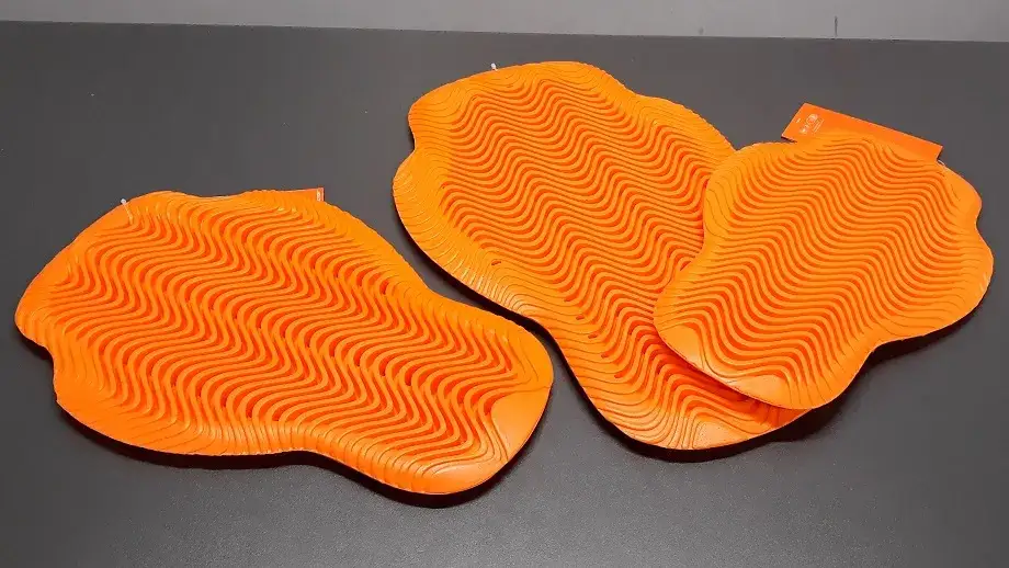 Ochraniacze motocyklowe Level 1 vs 2: Które są dla Ciebie?