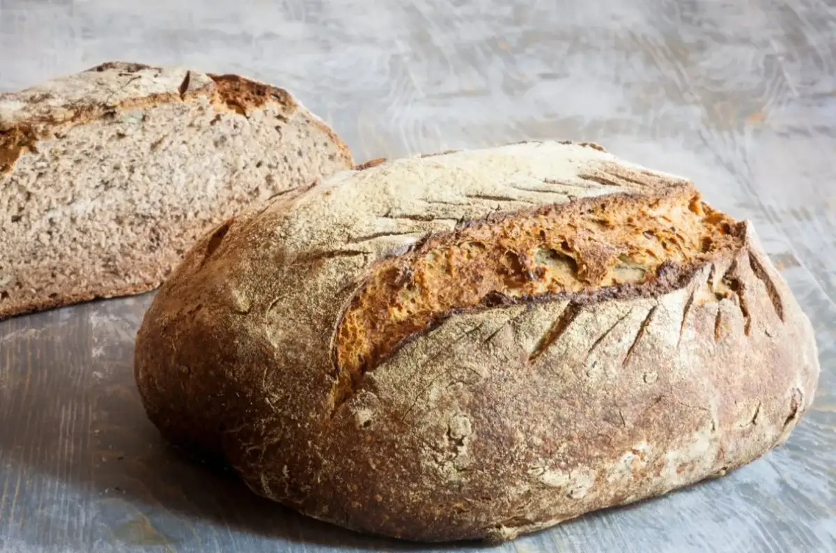 Drożdże do chleba: Ile na kg mąki? Poznaj dokładne przeliczniki