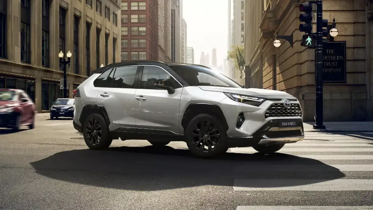 Toyota RAV4 Hybrid: Ceny, koszty, finansowanie. Czy warto kupić?