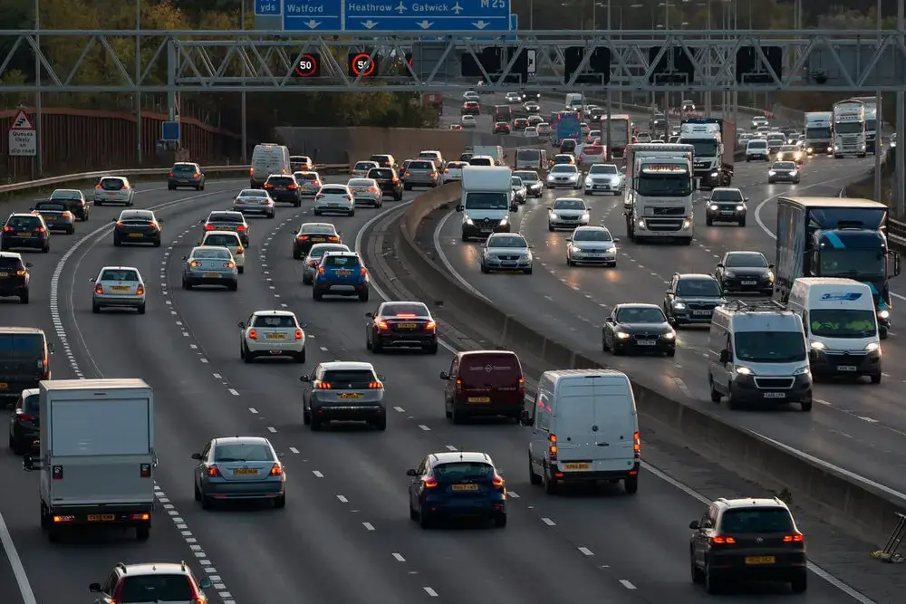 Ruch lewostronny w jakich krajach – zaskakujące informacje i fakty