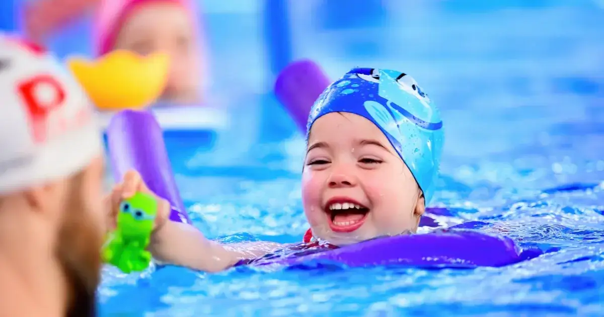 Napisz w zeszycie, jakie korzyści przynosi pływanie dla zdrowia i samopoczucia