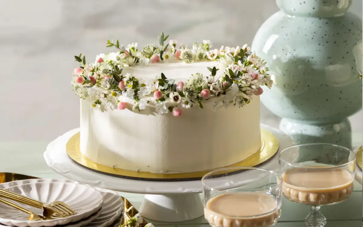 Jaki tort na komunię? Wybierz idealny smak i dekoracje!