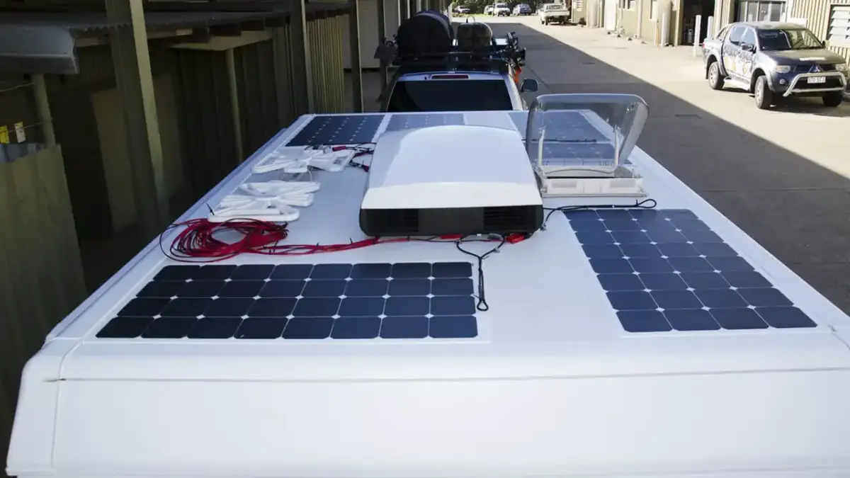 Jakiej mocy solar do kampera, aby uniknąć problemów z zasilaniem?