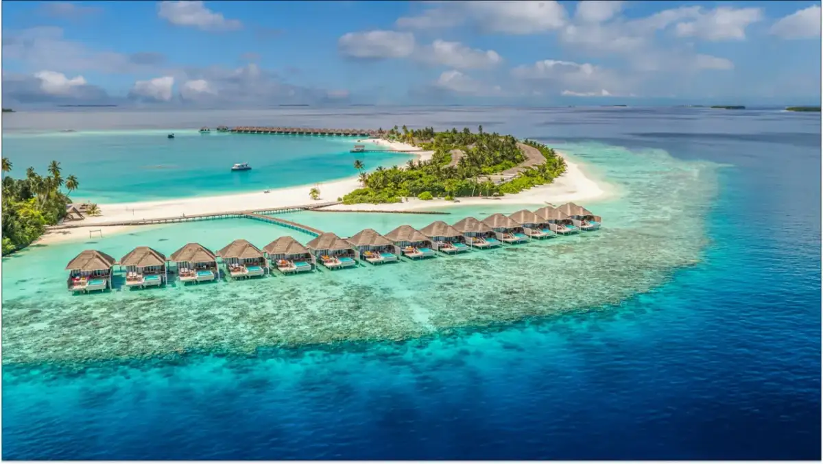 Październik: Gdzie na wakacje? Słońce, city break, egzotyka taniej