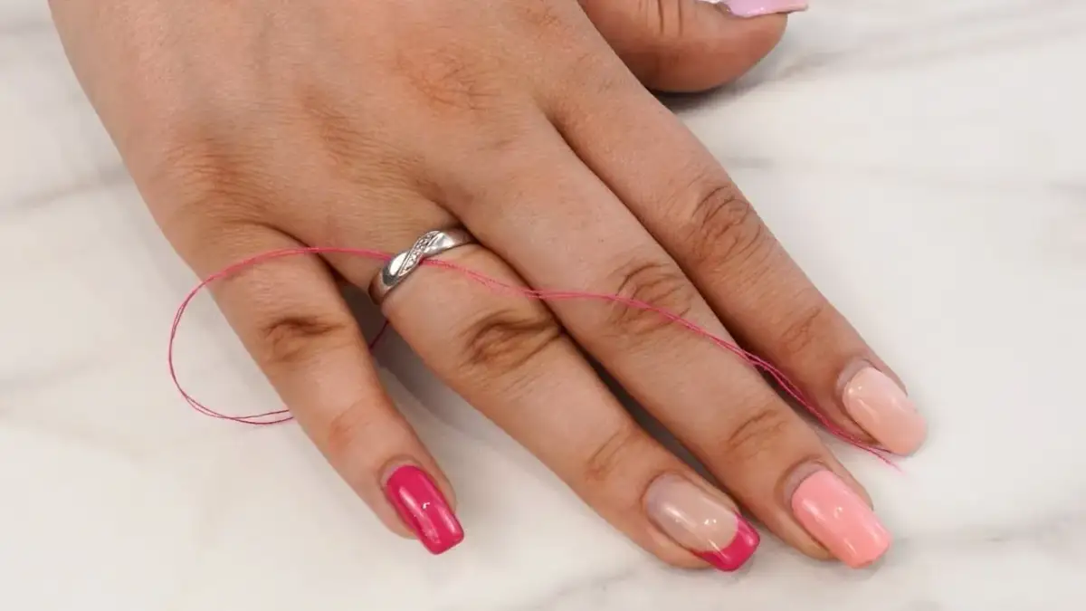 Jak zdjąć obrączkę z opuchniętego palca? Szybkie i bezpieczne metody