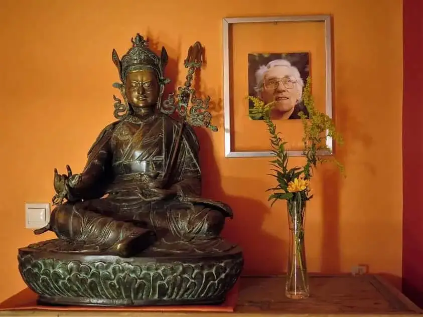 Buddyzm w Warszawie - Odkryj medytację i wspólnoty buddyjskie