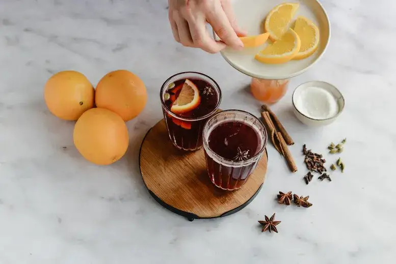 Jak pić grzańca, aby w pełni cieszyć się jego smakiem i aromatem