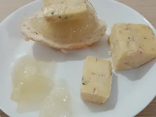 Owczy ser pleśniowy: odkryj jego niezwykłe smaki i zastosowania