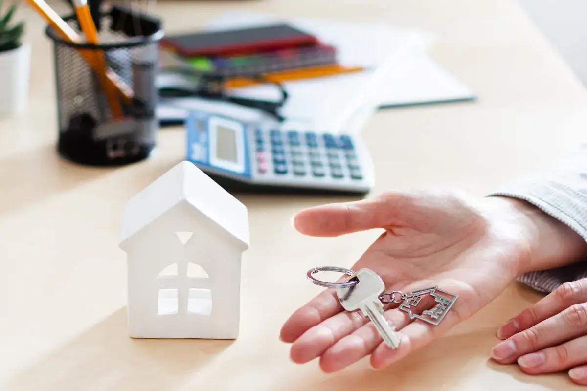 Zakup nieruchomości: Prywatnie czy na firmę? Co się bardziej opłaca?