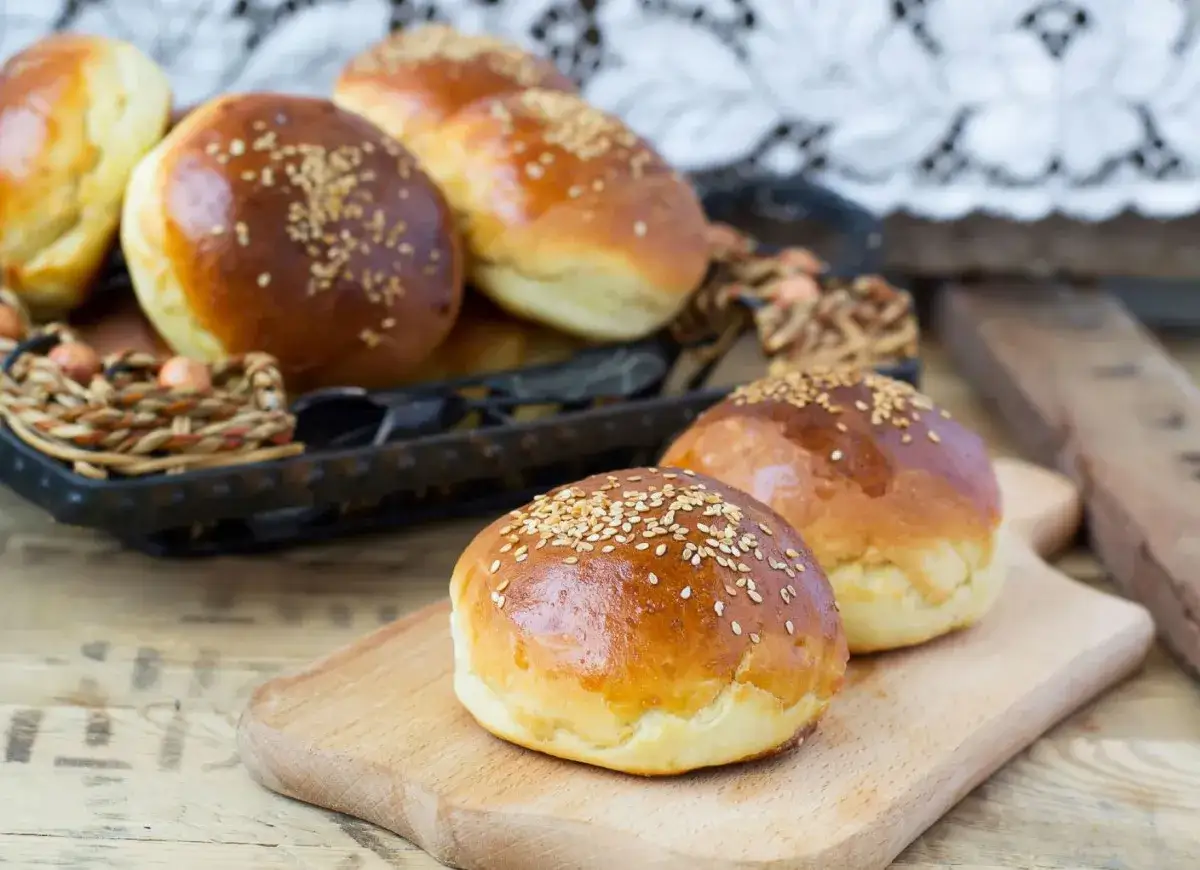 Mini bułki do burgerów: Gdzie kupić idealne? Przewodnik.