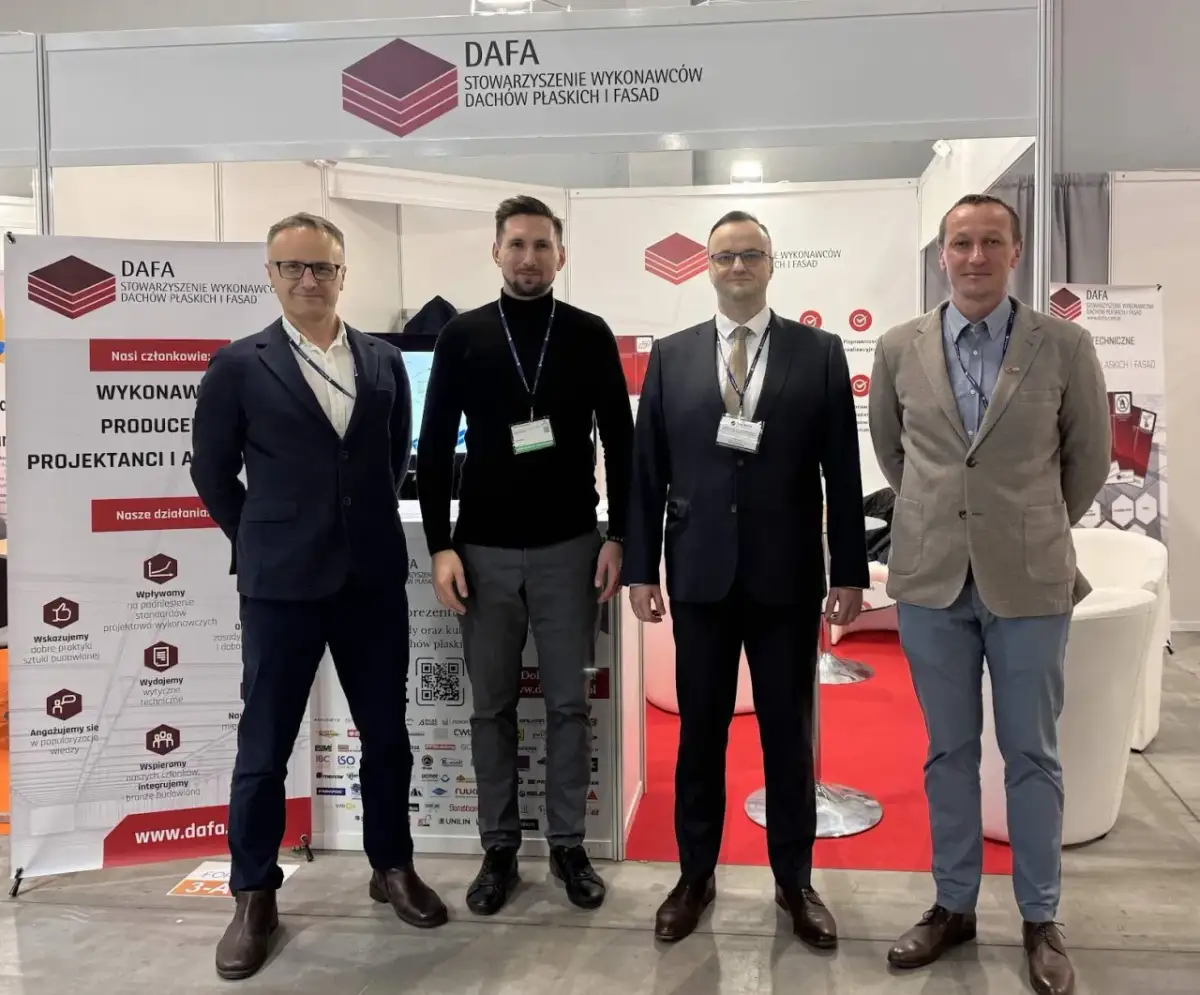 Dekarz: zawód z przyszłością? Obowiązki, zarobki, wyzwania i perspektywy