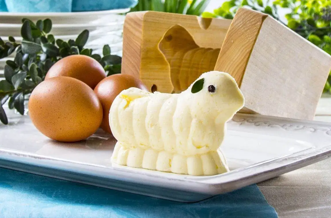 Jak upiec idealnego baranka w foremce – prosty przepis bez przywierania