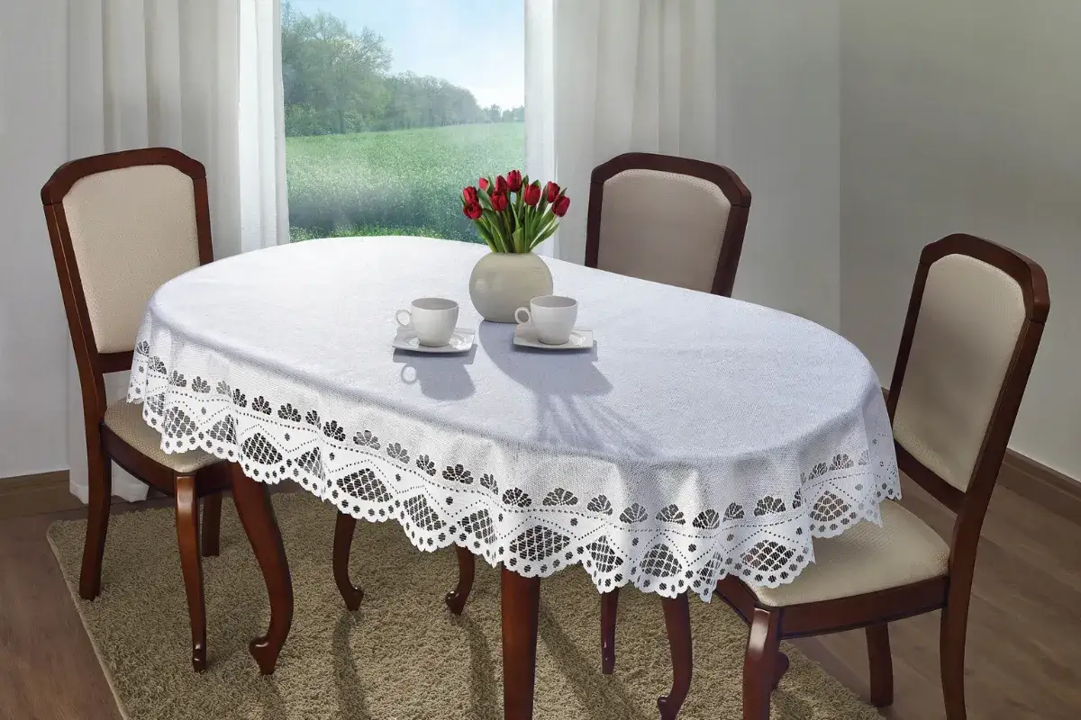 Ile obrus powinien zwisać ze stołu, aby uniknąć nieestetycznego wyglądu?