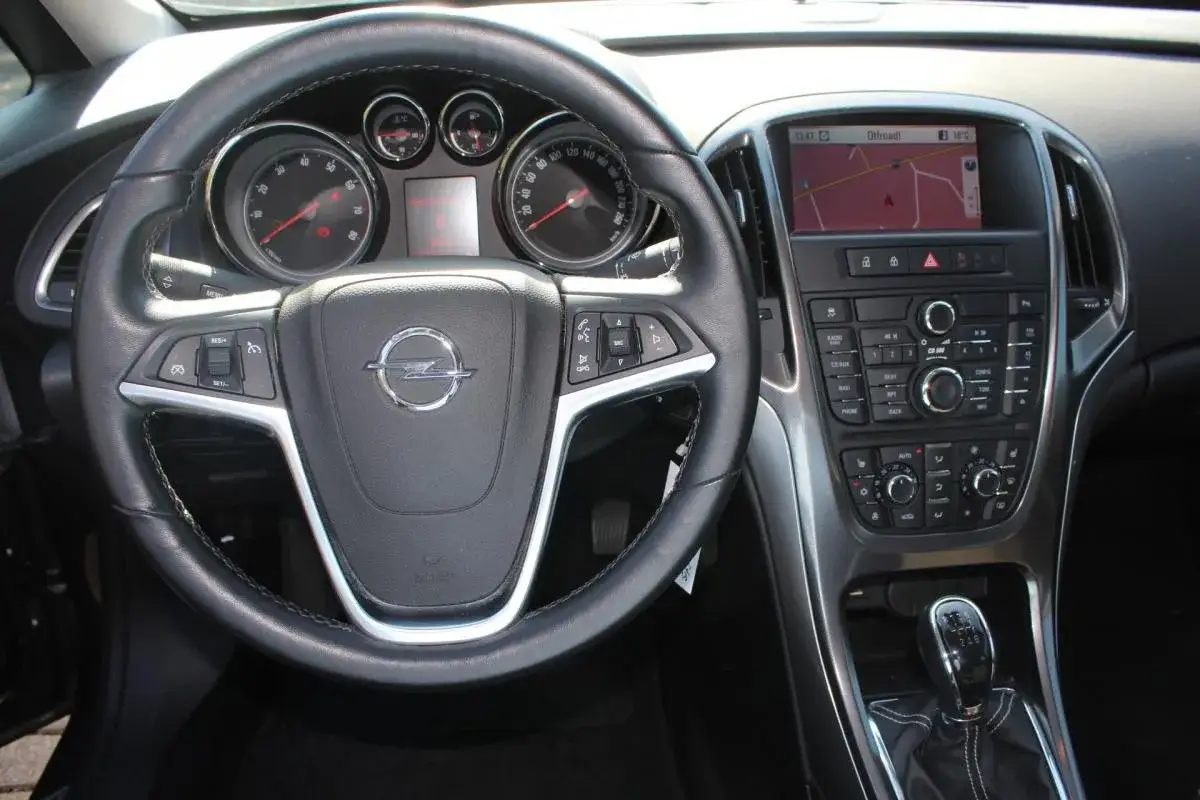 Astra J Bluetooth: Połącz telefon i słuchaj muzyki? Rozwiąż problemy!